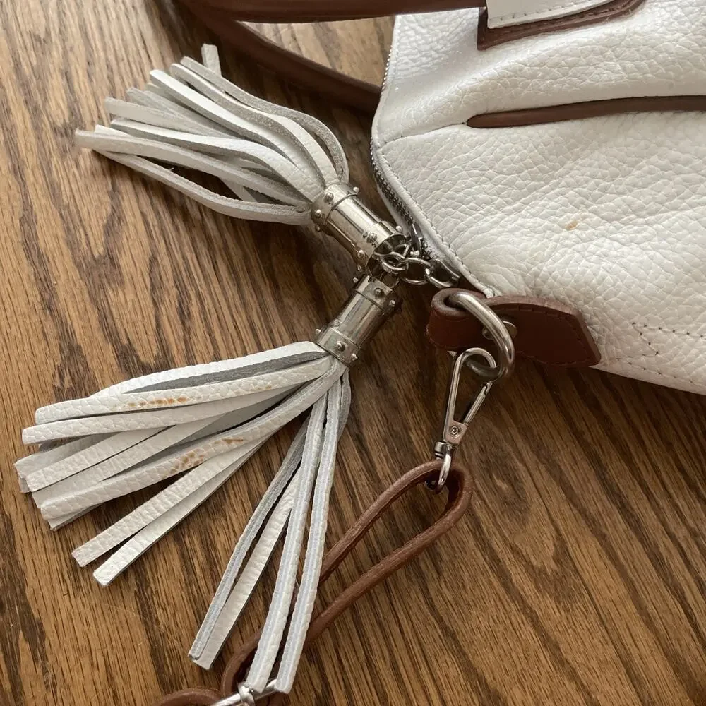 I Medici Firenze Pebbled Leather Purse Crossbody Handled White Brown Tassels